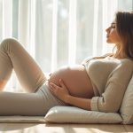 découvrez les meilleures positions pour soulager le dos pendant la grossesse et améliorer votre confort au quotidien. conseils pratiques et astuces pour futures mamans.